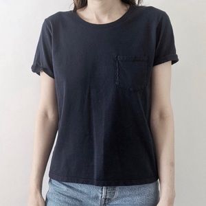 Everlane classic cottton pocket tee. Black  Good condition.